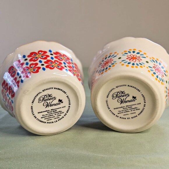 Set of 2 Vintage Pioneer Woman Baking Ramekins Flea Market Pattern Stoneware - Picture 1 of 9